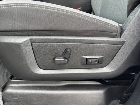 Used 2024 RAM 3500 Big Horn AWD/4WD image 16