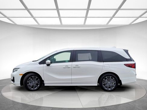 New 2026 Honda Odyssey Touring image 6