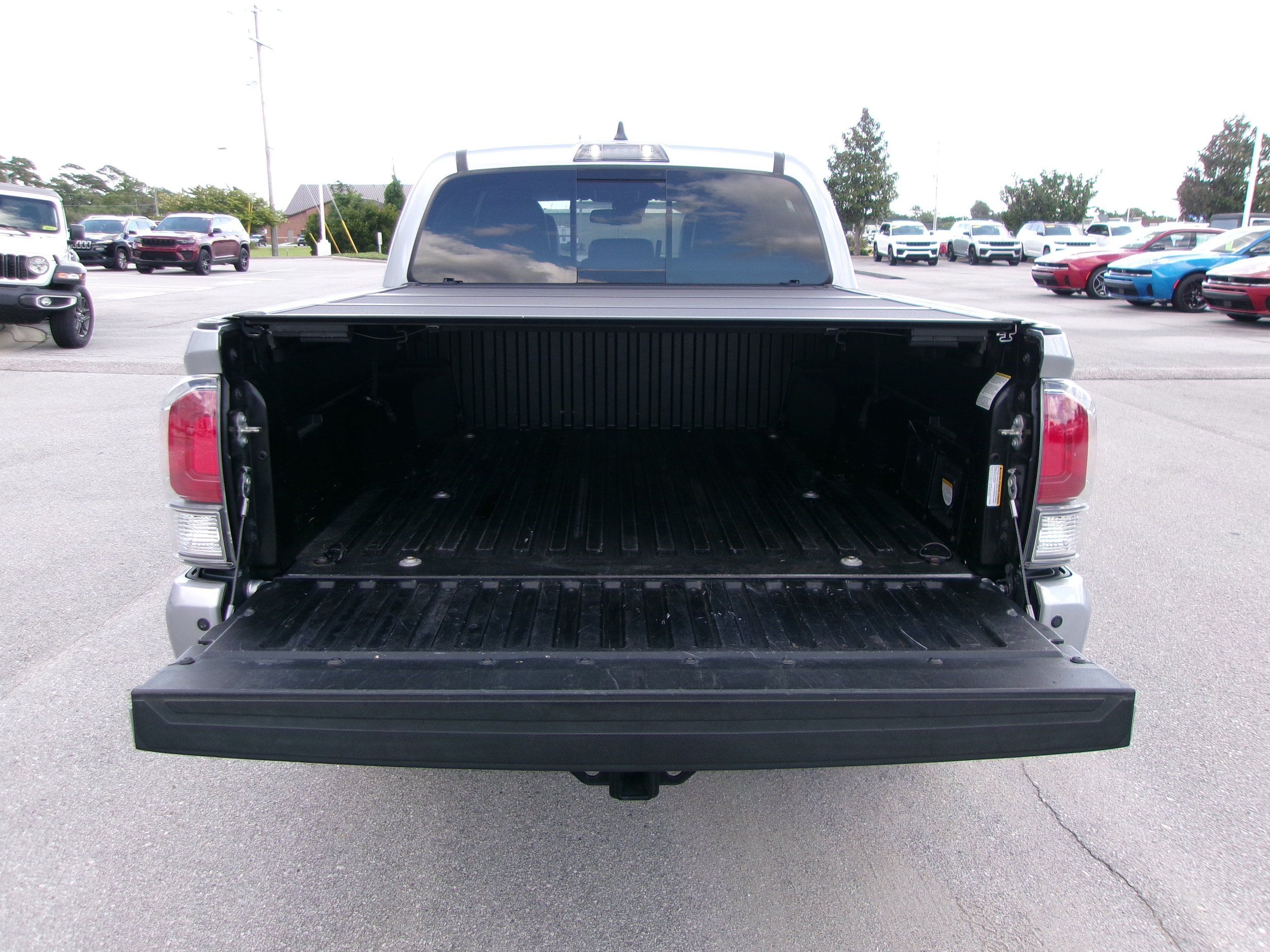 Used 2021 Toyota Tacoma TRD Off-Road w/ Technology Package AWD/4WD image 19