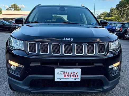 Used 2018 Jeep Compass Latitude w/ Popular Equipment Group AWD/4WD image 2