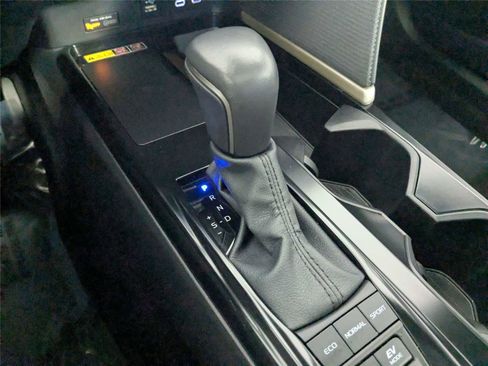 Certified 2025 Toyota Camry SE FWD image 24