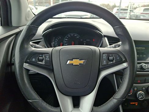 Used 2018 Chevrolet Trax LT w/ LT Convenience Package image 18