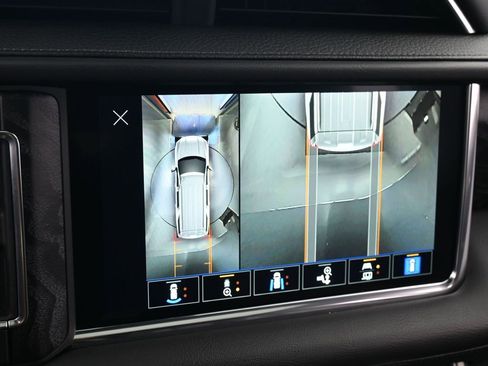 Used 2022 GMC Yukon Denali w/ Denali Premium Package image 20