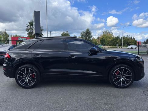 Used 2019 Audi Q8 Prestige w/ Luxury Package AWD/4WD image 27