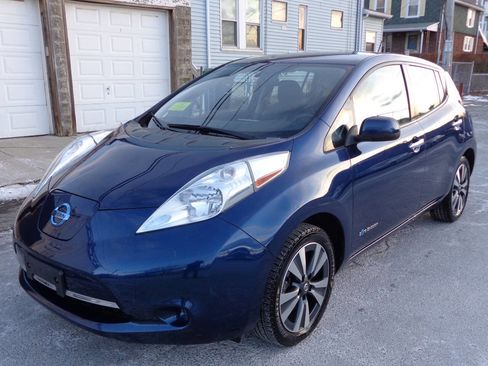 Used 2017 Nissan Leaf SV image 1