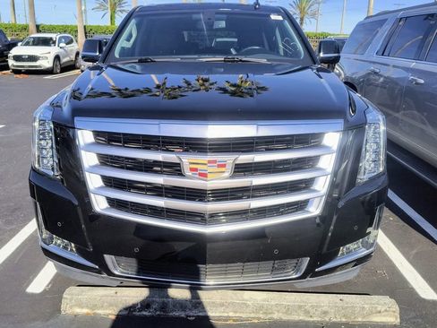 Used 2016 Chevrolet Suburban LTZ RWD image 2