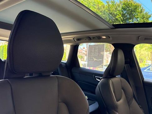 Certified 2025 Volvo XC60 B5 Plus AWD/4WD image 17