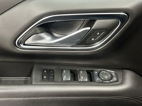 Used 2024 GMC Yukon XL AT4 w/ Technology Package AWD/4WD image 18