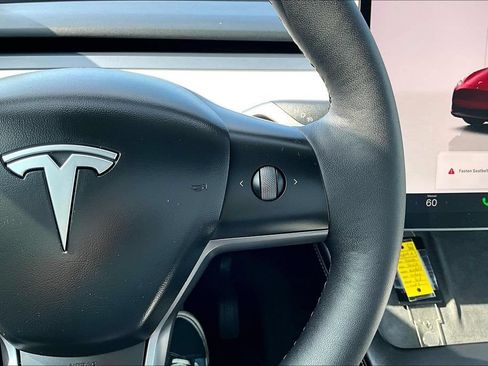 Used 2024 Tesla Model Y Long Range AWD/4WD image 9