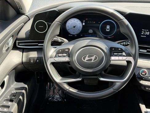 Used 2025 Hyundai Elantra SEL FWD image 21