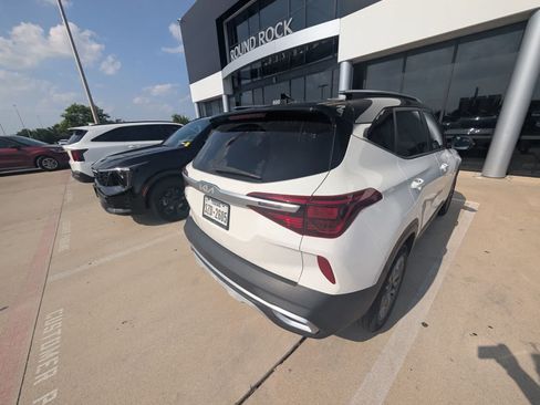 Certified 2023 Kia Seltos S w/ Navigation Package FWD image 5
