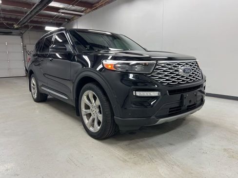 Used 2020 Ford Explorer Platinum w/ Premium Technology Package image 3