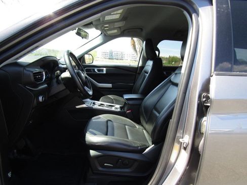 Used 2022 Ford Explorer XLT AWD/4WD image 11