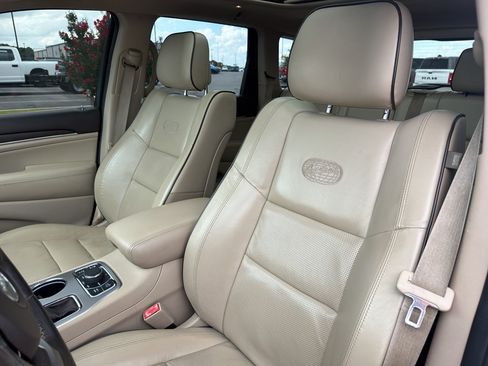 Used 2019 Jeep Grand Cherokee Overland AWD/4WD image 22
