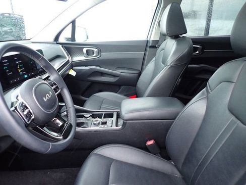 Certified 2024 Kia Sorento S w/ Panoramic Sunroof Package AWD/4WD image 8