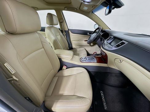 Used 2012 Hyundai Genesis 4.6 RWD image 31