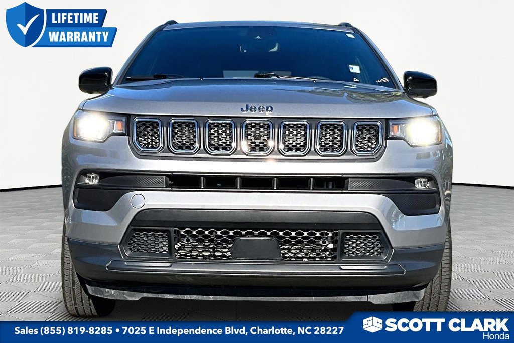 Used 2023 Jeep Compass Latitude AWD/4WD image 2