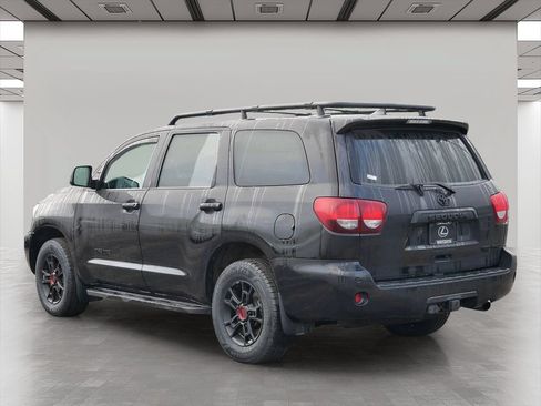 Used 2022 Toyota Sequoia TRD Pro AWD/4WD image 4