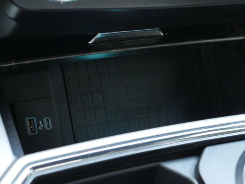 Certified 2022 Ford F250 Lariat w/ Black Appearance Package image 16