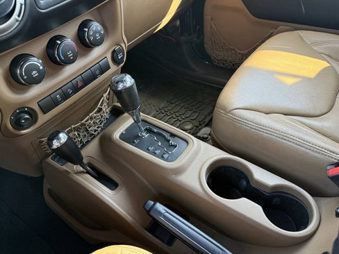 Used 2014 Jeep Wrangler Unlimited Rubicon w/ Dual Top Group AWD/4WD image 18
