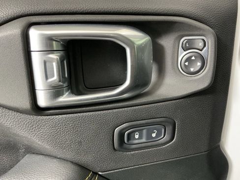 Used 2021 Jeep Wrangler Unlimited Sahara image 23