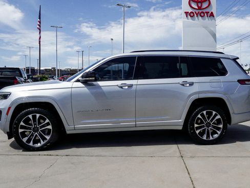Used 2021 Jeep Grand Cherokee L Overland w/ Luxury Tech Group IV AWD/4WD image 5