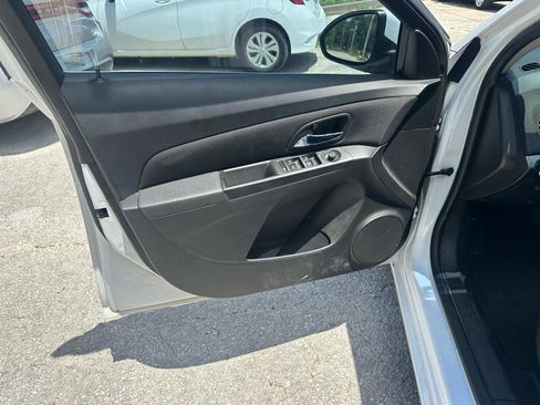 Used 2014 Chevrolet Cruze LT w/ Technology Package FWD image 11