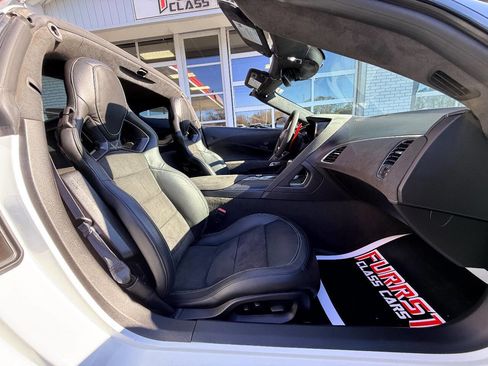 Used 2016 Chevrolet Corvette Z06 w/ 3LZ Preferred Equipment Group image 45