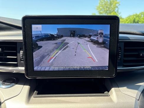 Used 2023 Ford Explorer XLT w/ Equipment Group 202A AWD/4WD image 15