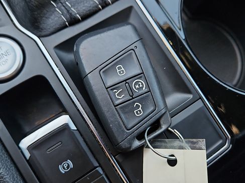 Used 2022 Volkswagen Atlas Cross Sport SE w/ Panoramic Sunroof Package image 20