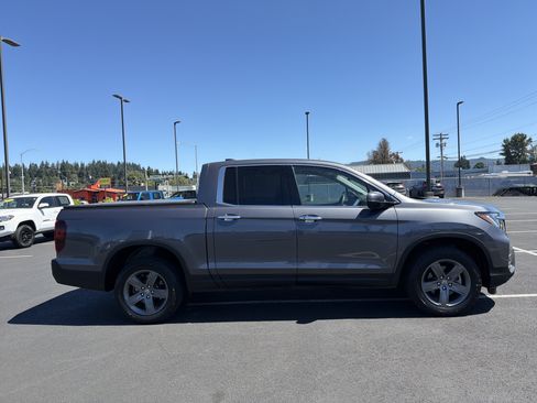 Used 2023 Honda Ridgeline RTL-E image 2
