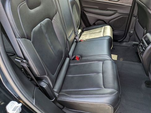 Used 2023 Jeep Grand Cherokee Limited w/ Black Appearance Package AWD/4WD image 25