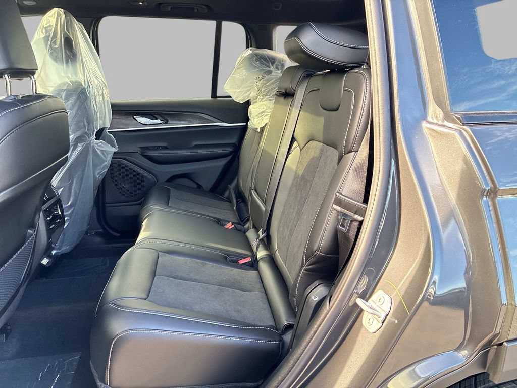 New 2026 Jeep Grand Cherokee Altitude AWD/4WD image 6