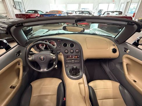 Used 2006 Pontiac Solstice Convertible w/ Premium Package RWD image 25