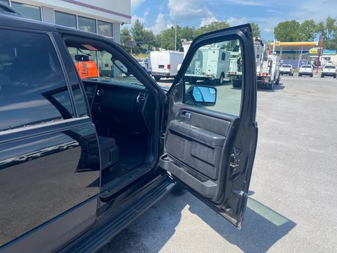 Used 2017 Ford Expedition EL XL w/ Equipment Group 101A AWD/4WD image 21