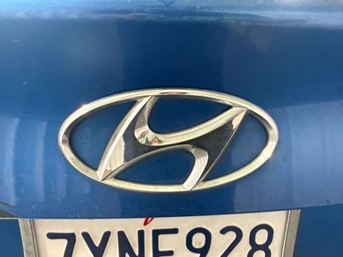 Used 2017 Hyundai Elantra SE FWD image 14