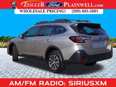 Used 2020 Subaru Outback Premium image 3