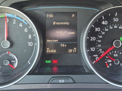 Used 2016 Volkswagen e-Golf SE w/ DC Fast Charging Package image 13