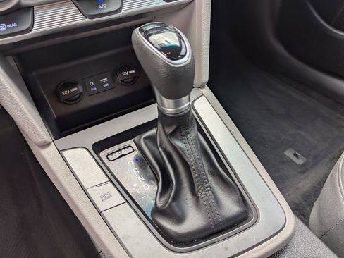 Used 2019 Hyundai Elantra SE image 22