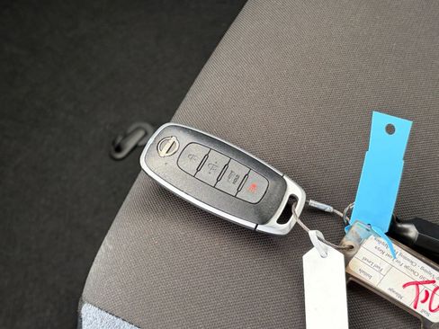 Used 2025 Nissan Versa SV FWD image 22