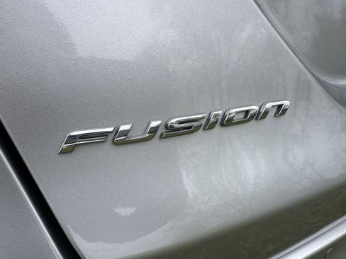 Used 2017 Ford Fusion SE AWD/4WD image 3
