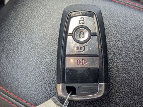Used 2025 Ford Escape ST-Line AWD/4WD image 38