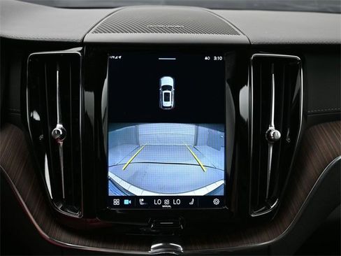 Used 2022 Volvo XC60 B5 Inscription w/ Climate Package image 21