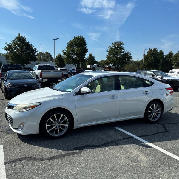 Used 2015 Toyota Avalon XLE Touring FWD image 2