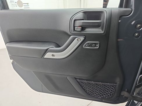 Used 2017 Jeep Wrangler Rubicon w/ Power Convenience Group image 24