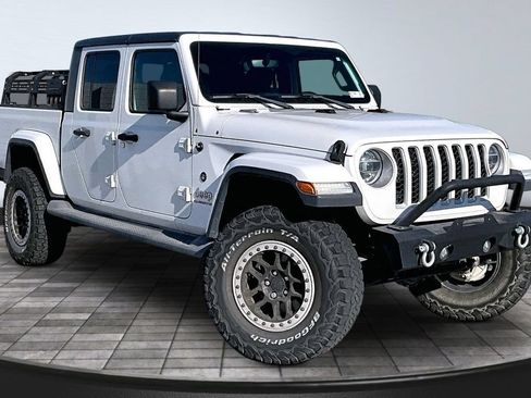 Certified 2020 Jeep Gladiator Overland AWD/4WD image 38