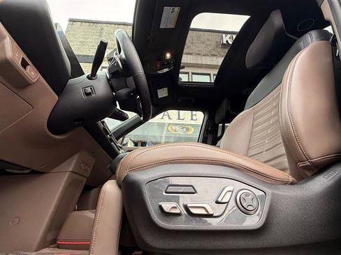 Used 2024 Kia EV9 Land image 11