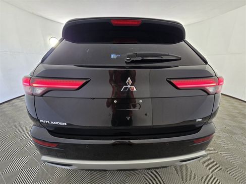 Used 2023 Mitsubishi Outlander SE image 11