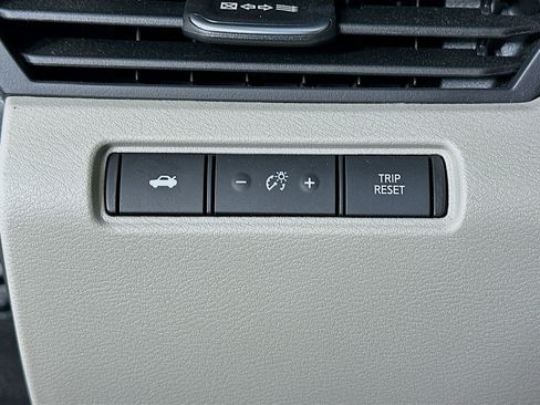 Used 2025 Nissan Altima 2.5 SV image 17