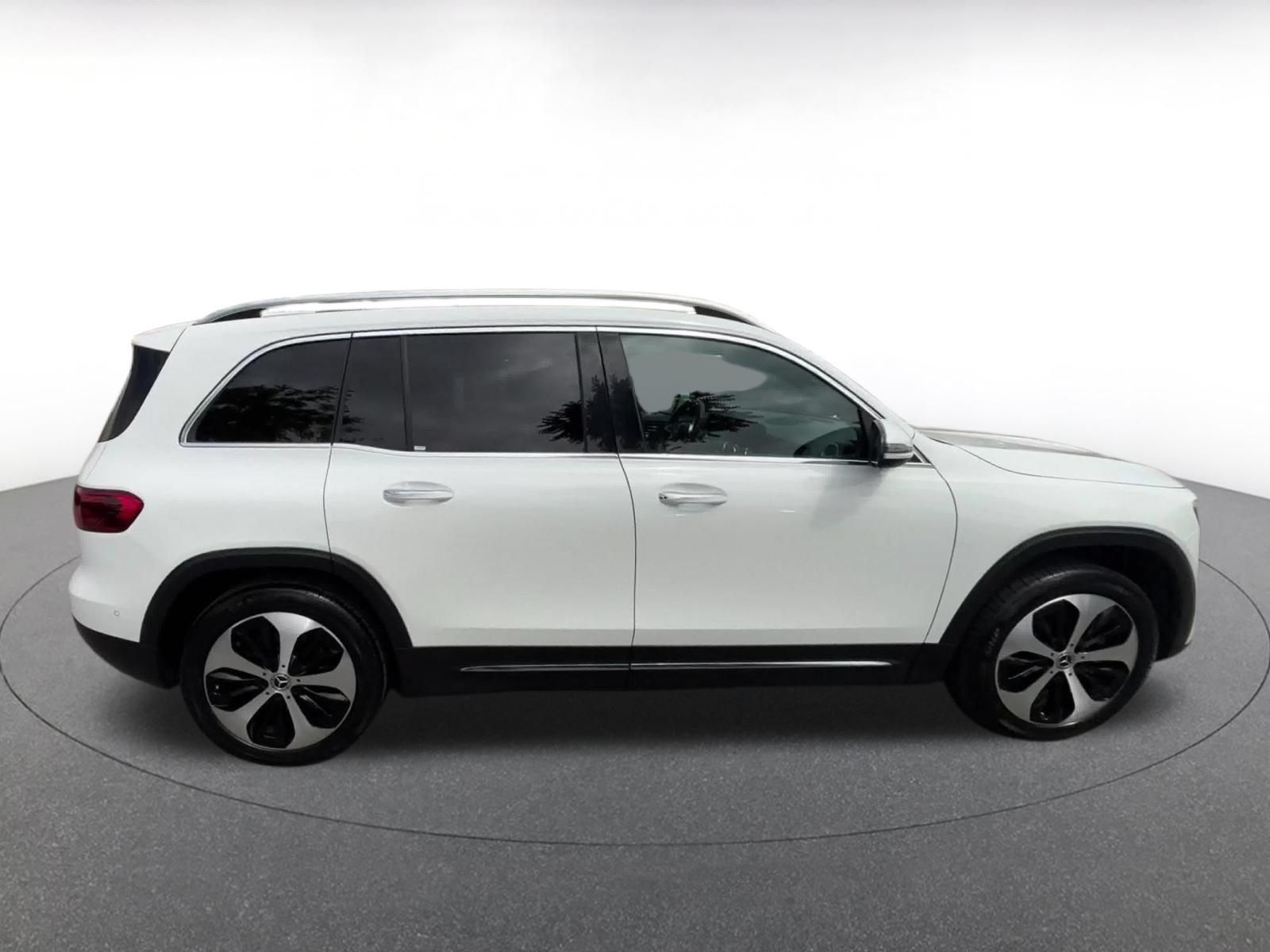 Used 2025 Mercedes-Benz GLB 250 4MATIC image 15